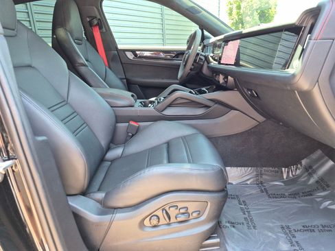 Used 2026 Porsche Cayenne GTS AWD/4WD image 29