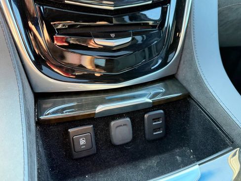 Used 2019 Cadillac Escalade Platinum AWD/4WD image 21