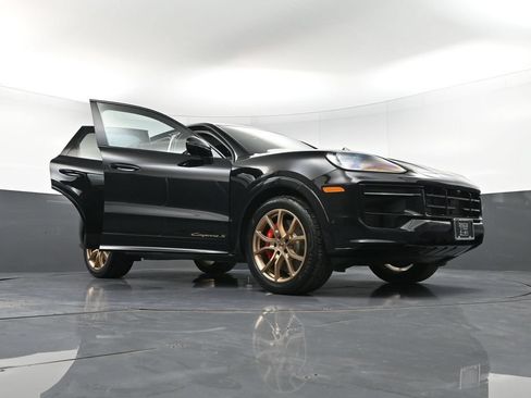 Certified 2025 Porsche Cayenne S AWD/4WD image 39