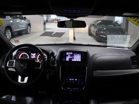 Used 2016 Dodge Grand Caravan R/T FWD image 2