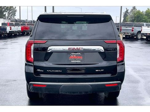 Used 2024 GMC Yukon SLT w/ SLT Luxury Package AWD/4WD image 4