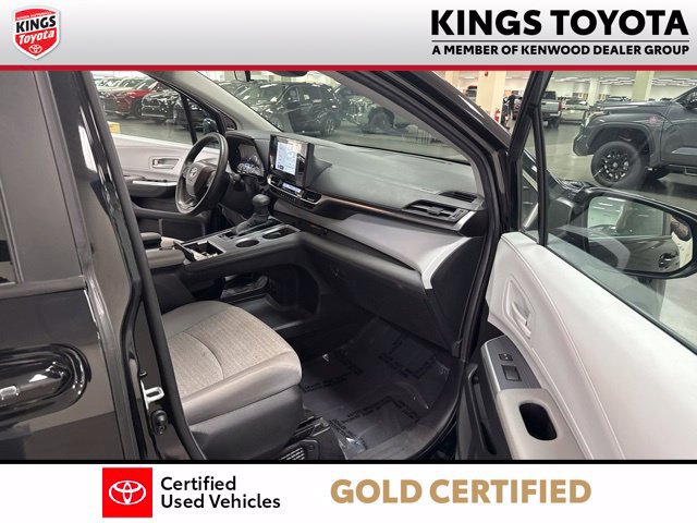 Certified 2025 Toyota Sienna LE FWD image 11