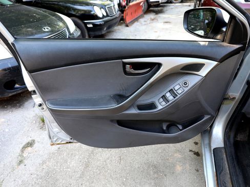 Used 2012 Hyundai Elantra Limited image 14