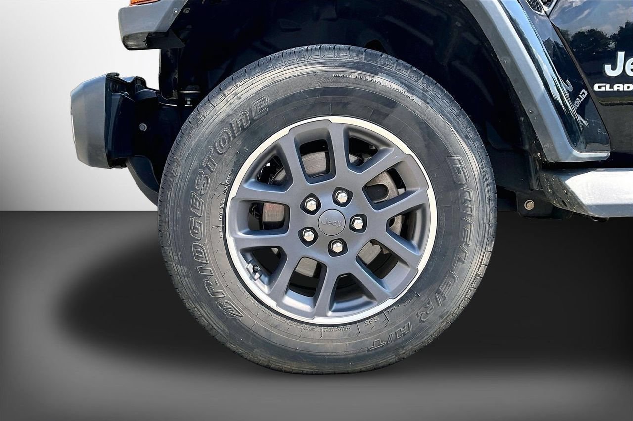 Certified 2020 Jeep Gladiator Overland w/ Trailer Tow Package AWD/4WD image 32