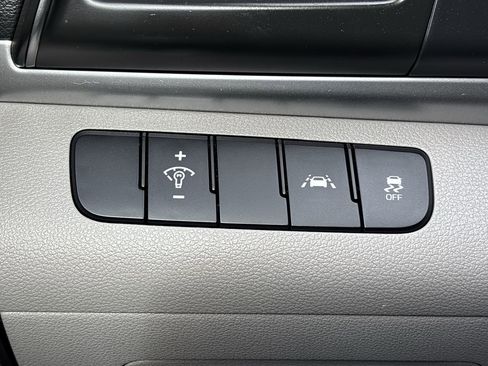 Used 2020 Hyundai Elantra SE image 23