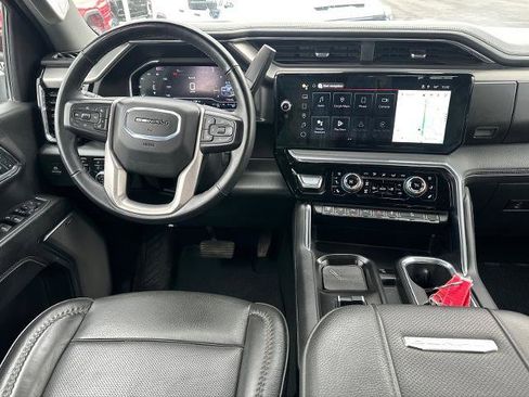 Used 2024 GMC Sierra 3500 Denali image 8