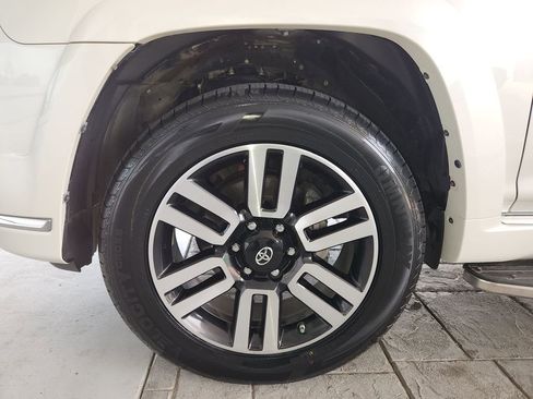 Used 2018 Toyota 4Runner Limited AWD/4WD image 31