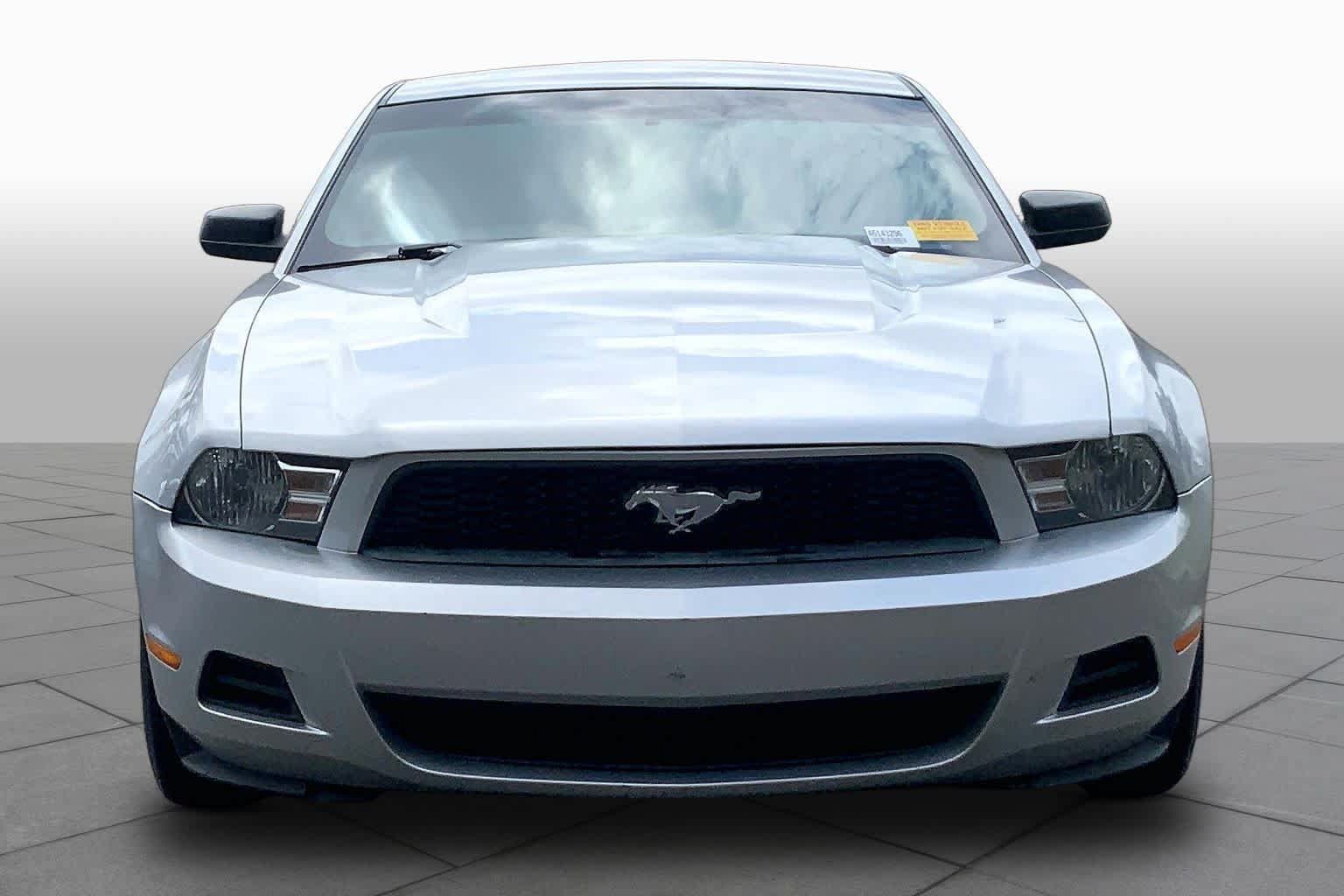 Used 2010 Ford Mustang Premium RWD image 3