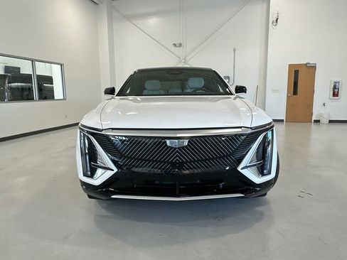 Used 2025 Cadillac Lyriq Luxury w/ LPO, Floor Liner Package AWD/4WD image 3