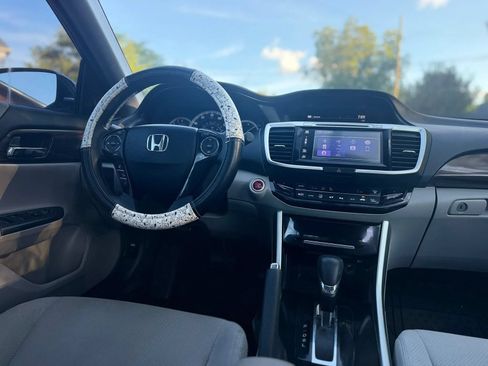 Used 2017 Honda Accord EX image 15