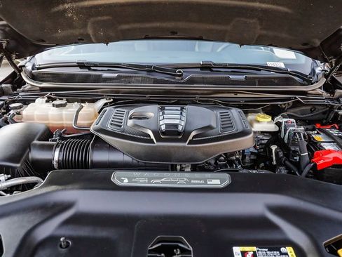 Certified 2024 Jeep Wagoneer L Series II w/ Flexible Seating Group image 28