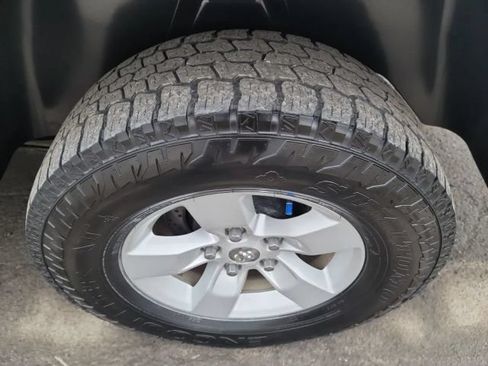 Used 2019 RAM 1500 Classic SLT AWD/4WD image 36