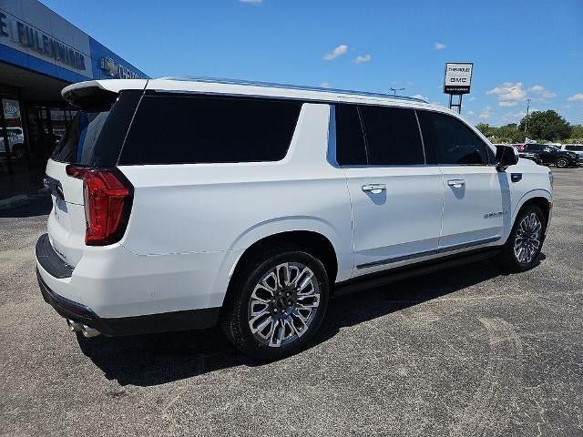 Used 2024 GMC Yukon XL Denali Ultimate AWD/4WD image 8