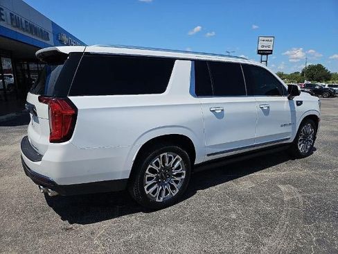Used 2024 GMC Yukon XL Denali Ultimate AWD/4WD image 8