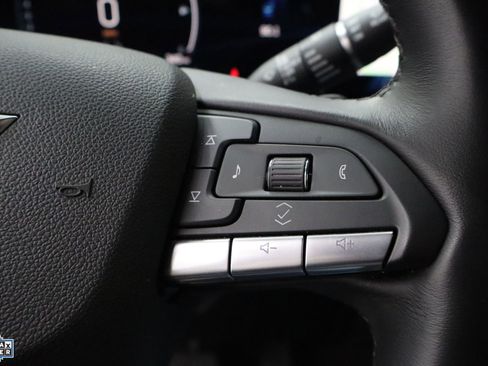 Used 2025 Cadillac XT4 Premium Luxury image 17