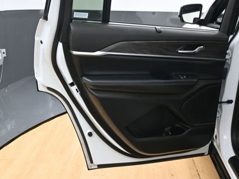 Used 2024 Jeep Grand Cherokee L Limited w/ Luxury Tech Group II image 44