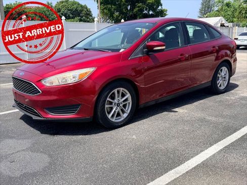 Used 2016 Ford Focus SE FWD image 2