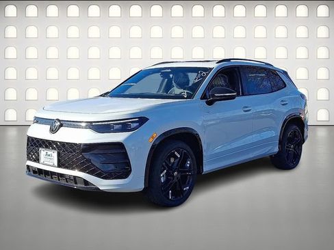 New 2026 Volkswagen Tiguan SE R-Line AWD/4WD image 2