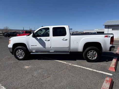 Used 2013 GMC Sierra 2500 SLT w/ SLT Convenience Package AWD/4WD image 4