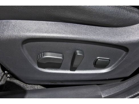 Used 2017 Nissan Rogue SV w/ SV Premium Package image 34