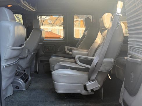 Used 2013 GMC Savana 1500 image 19