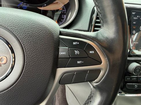 Used 2019 Jeep Grand Cherokee Limited AWD/4WD image 13