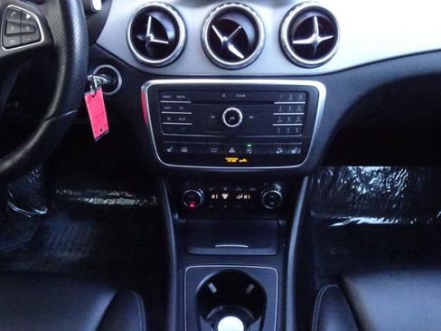 Used 2017 Mercedes-Benz GLA 250 4MATIC image 17