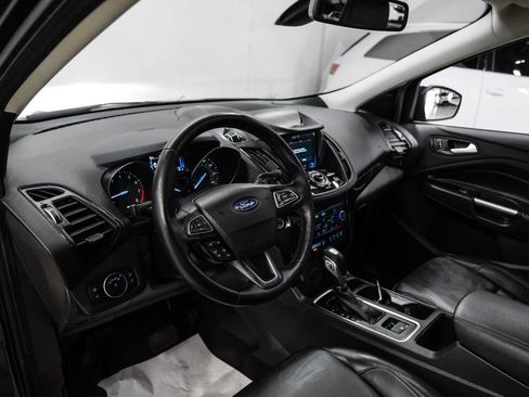 Used 2019 Ford Escape Titanium image 3