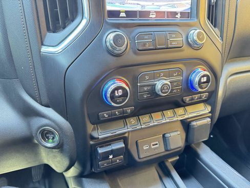 Used 2021 GMC Sierra 1500 AT4 w/ AT4 Preferred Package AWD/4WD image 19