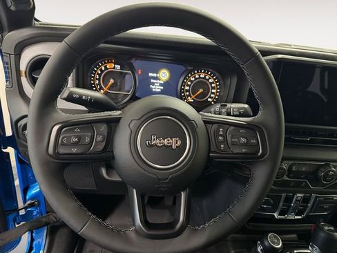 Used 2025 Jeep Wrangler Sport S AWD/4WD image 9