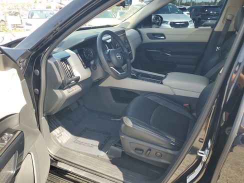 Certified 2022 Nissan Pathfinder SV FWD image 11