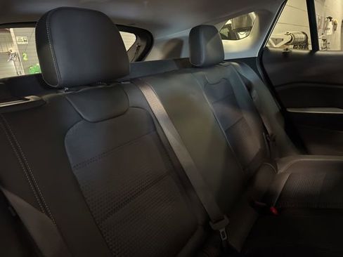 Used 2025 Chevrolet Trax LT w/ LT Convenience Package image 32