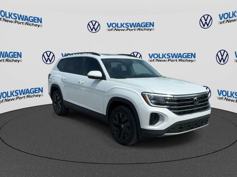 Certified 2026 Volkswagen Atlas SE FWD image 2