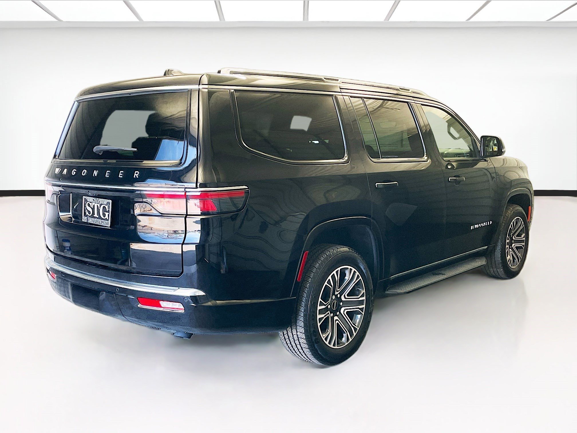 Used 2025 Jeep Wagoneer 4WD image 4