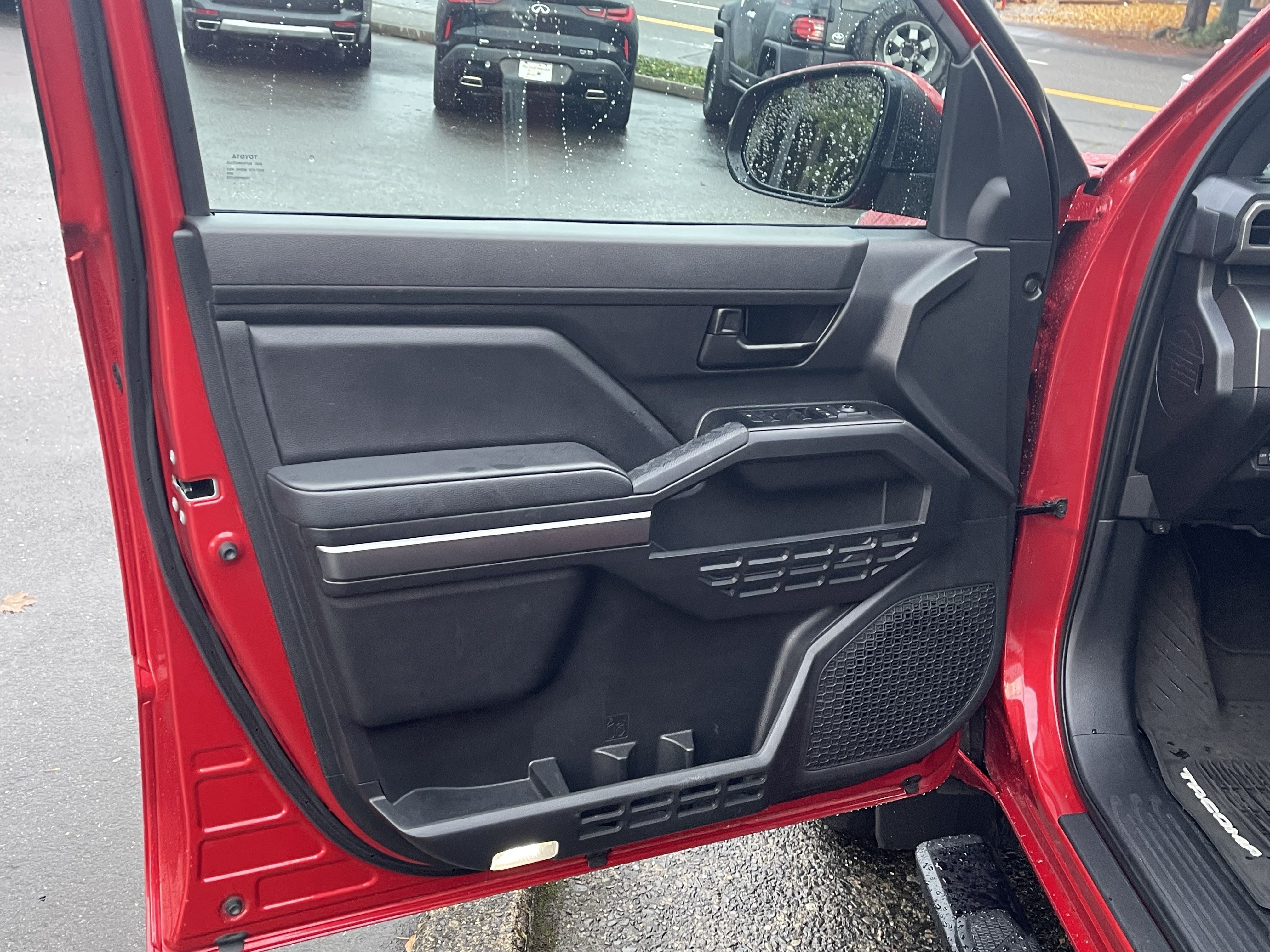 Used 2025 Toyota Tacoma SR5 AWD/4WD image 16