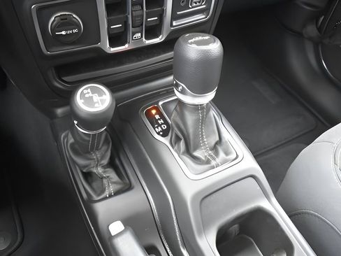 New 2025 Jeep Gladiator Sport image 19