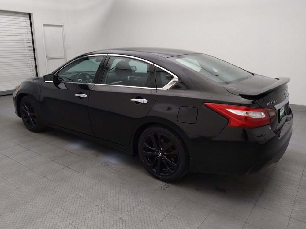 Used 2017 Nissan Altima 2.5 SR w/ Midnight Edition Package FWD image 3