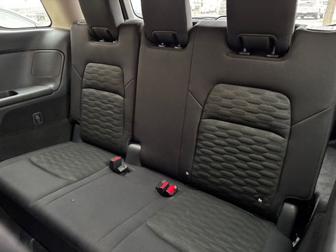 Used 2025 Nissan Pathfinder SV image 31