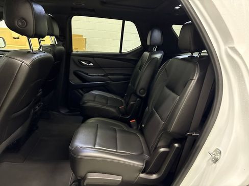 Used 2023 Chevrolet Traverse LT w/ LT Premium Package AWD/4WD image 33