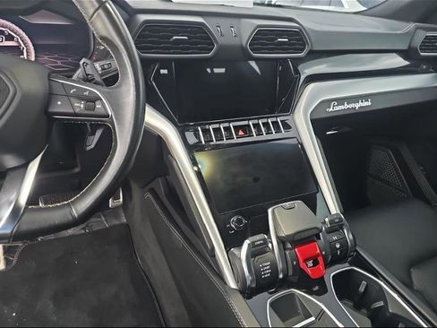 Used 2020 Lamborghini Urus image 5