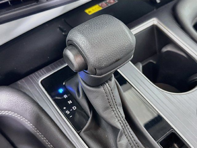 Used 2025 Toyota Sienna LE w/ LE Plus Package FWD image 18