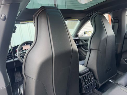 Used 2020 Porsche Taycan 4S w/ Premium Package image 40