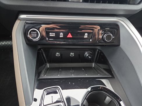 Used 2025 Audi Q5 Premium Plus w/ Premium Plus image 15