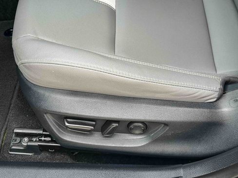 Used 2025 Toyota Camry SE w/ Convenience Package FWD image 15