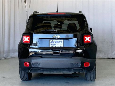 Used 2019 Jeep Renegade Latitude image 4