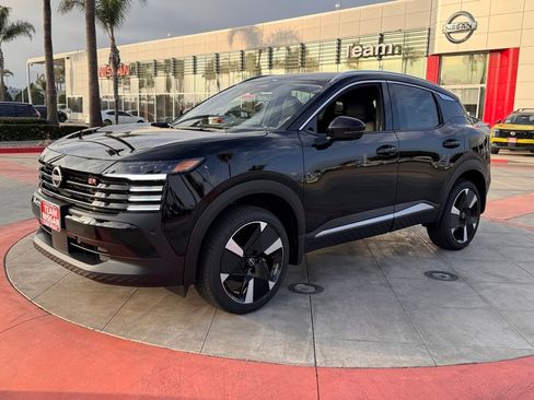 New 2026 Nissan Kicks SR image 4