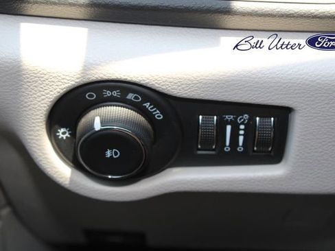 Used 2024 Chrysler Pacifica Touring-L FWD image 20