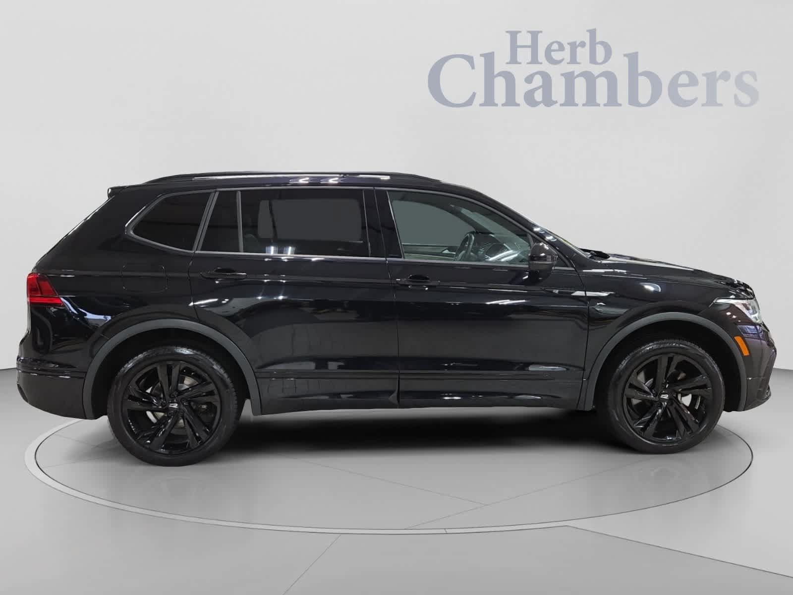 Used 2024 Volkswagen Tiguan SE R-Line AWD/4WD image 11