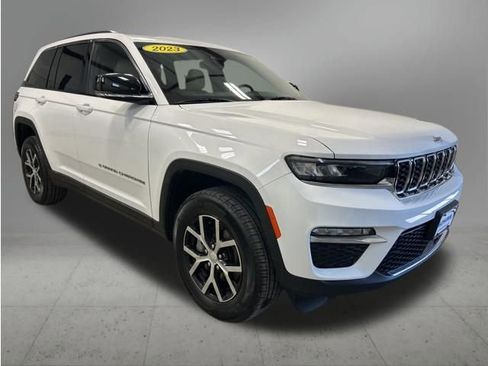 Used 2023 Jeep Grand Cherokee Limited image 3