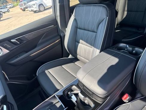 New 2026 Buick Enclave Avenir w/ Super Cruise Package AWD/4WD image 11